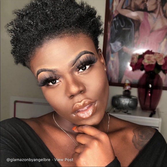 SELFIE - Picture 4 of 5